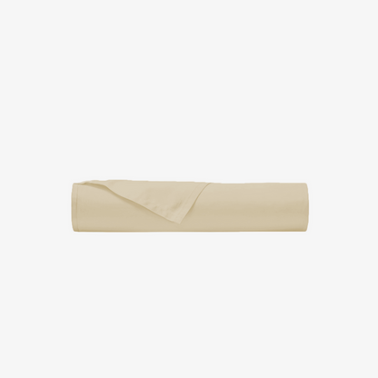 Lençol de cima bege areia de bambu em fundo branco – macio, respirável e sustentável