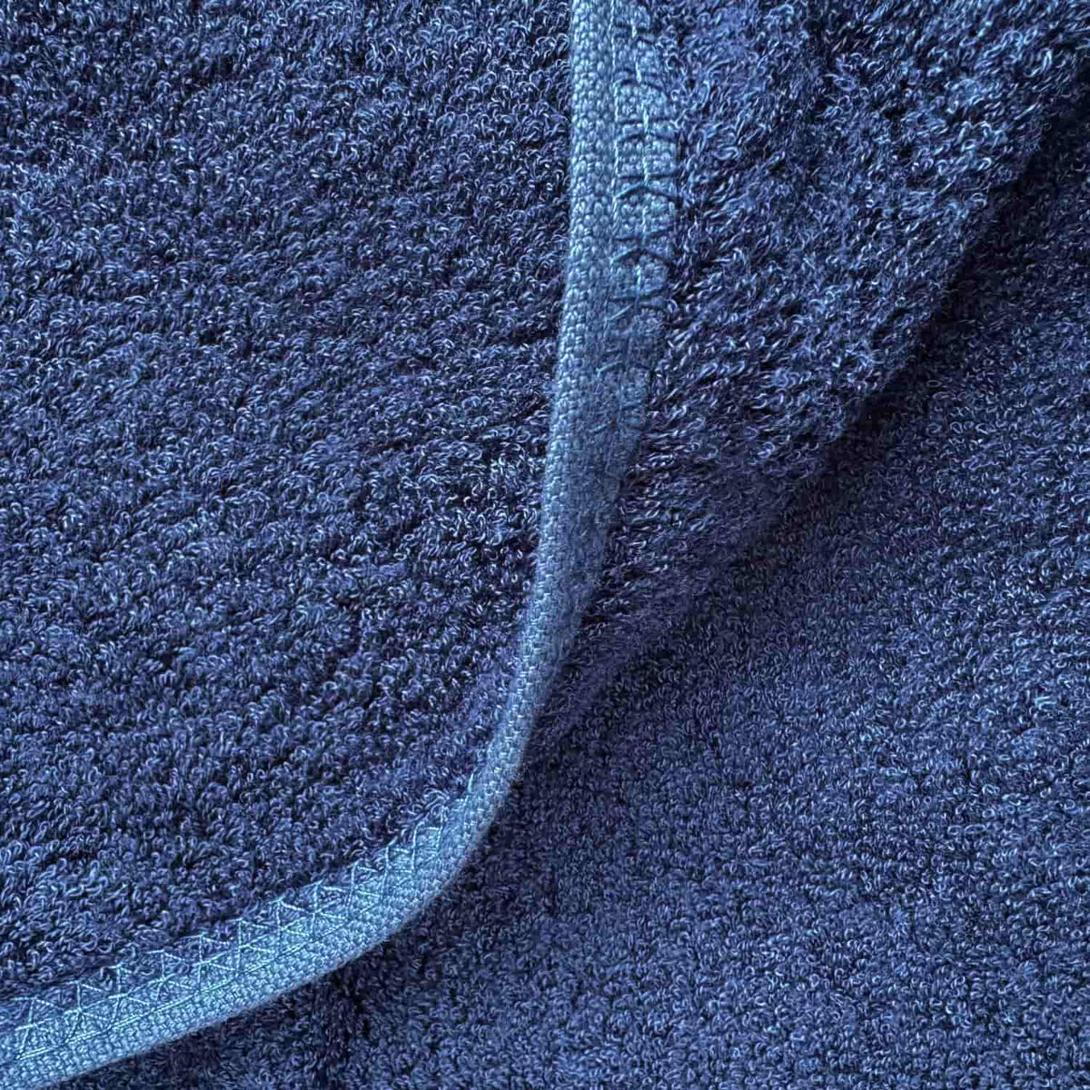 Alfombra de baño wabi-sabi azul con tejido de algodón texturizado, detalle de borde doblado, 50x90cm