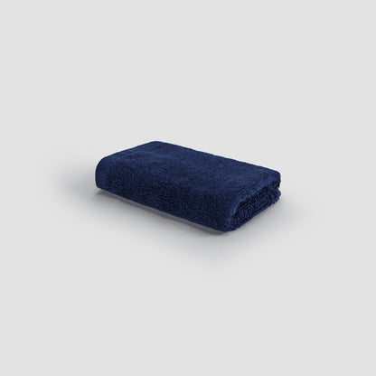 Toalha de rosto azul em bambu da Momo Cotton – macia, absorvente, seca rápido e sustentável